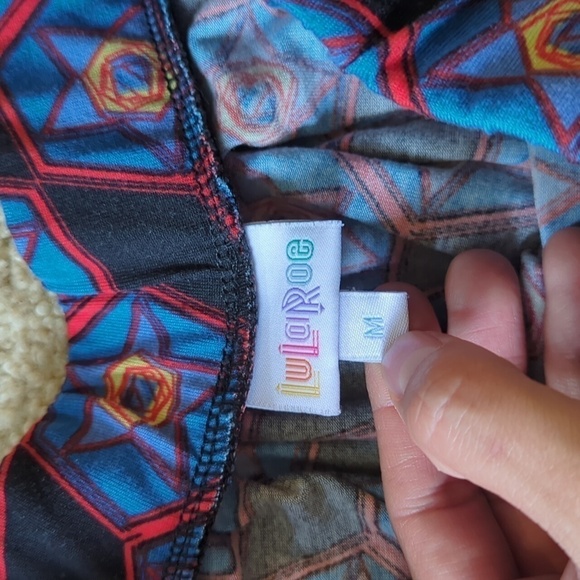 LuLaRoe Patriotic USA Red & Blue Star Print on Black Stretch Waist Skirt Size M - Picture 2 of 6